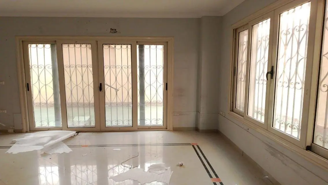 Duplex with private entrance in a prime location