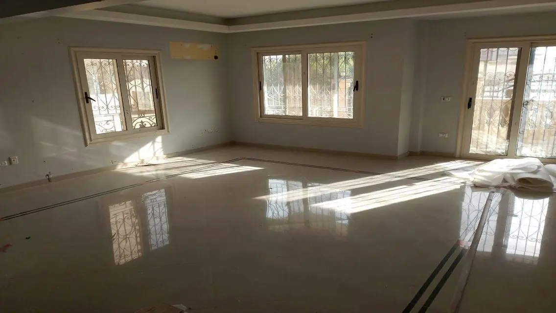 Duplex with private entrance in a prime location