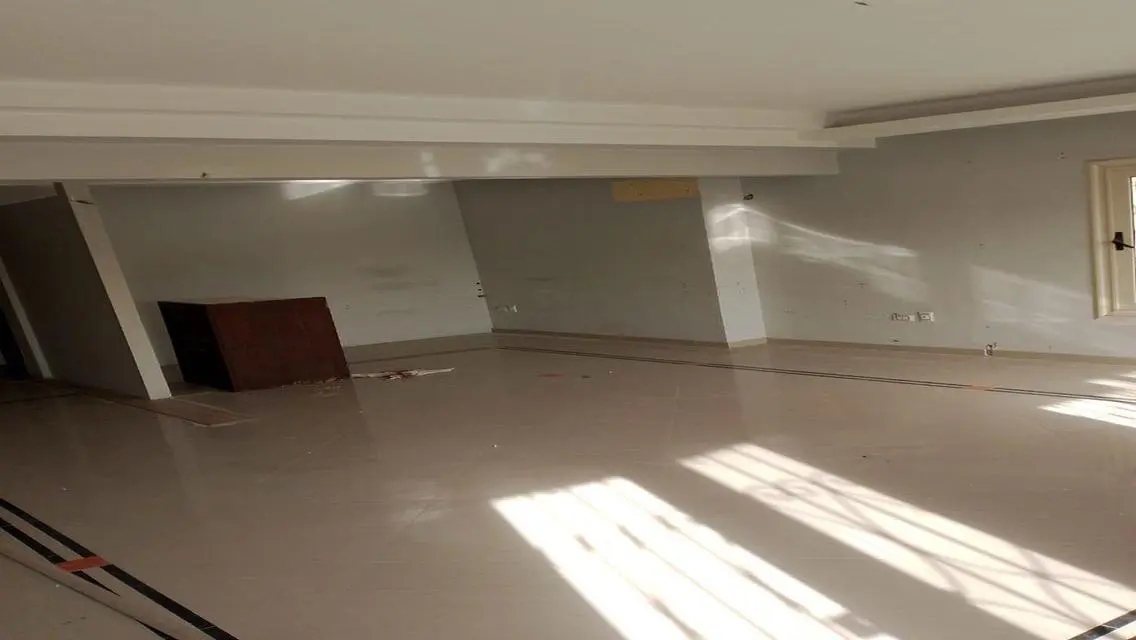 Duplex with private entrance in a prime location