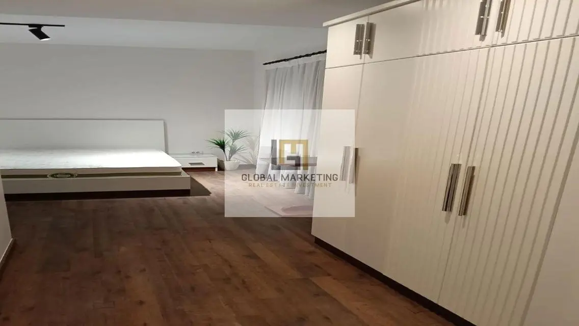 Ultra modern furnished apartment -private Garden
