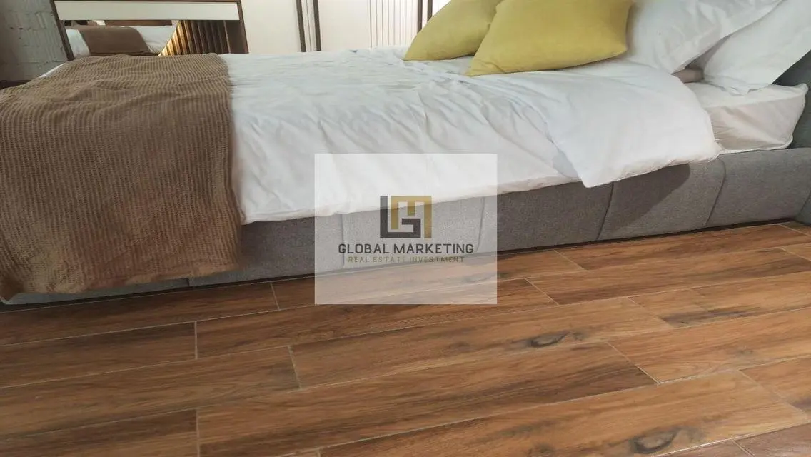 Ultra modern furnished apartment -private Garden