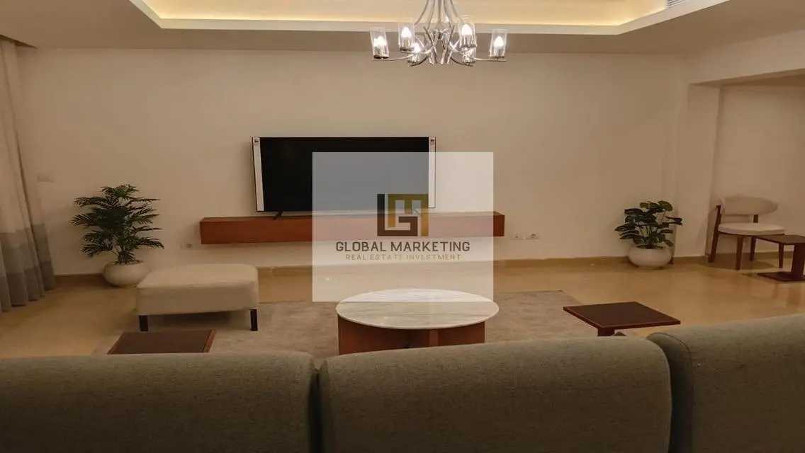 Ultra modern furnished apartment -private Garden