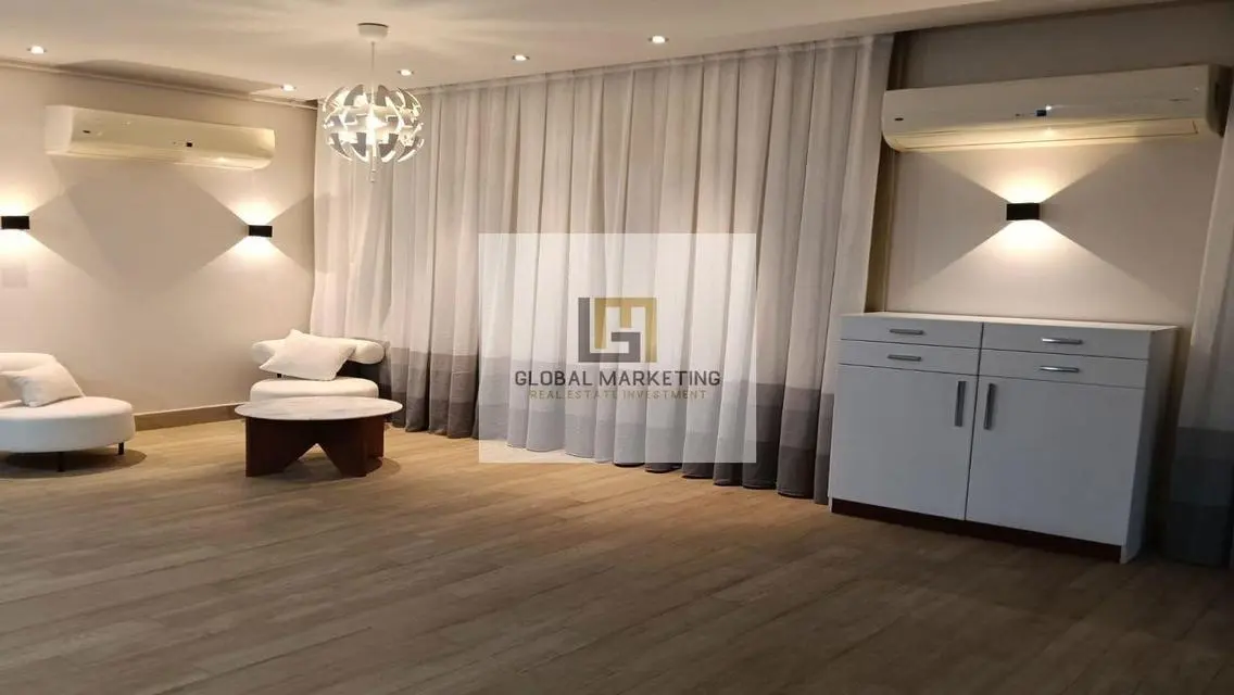 Ultra modern furnished apartment -private Garden