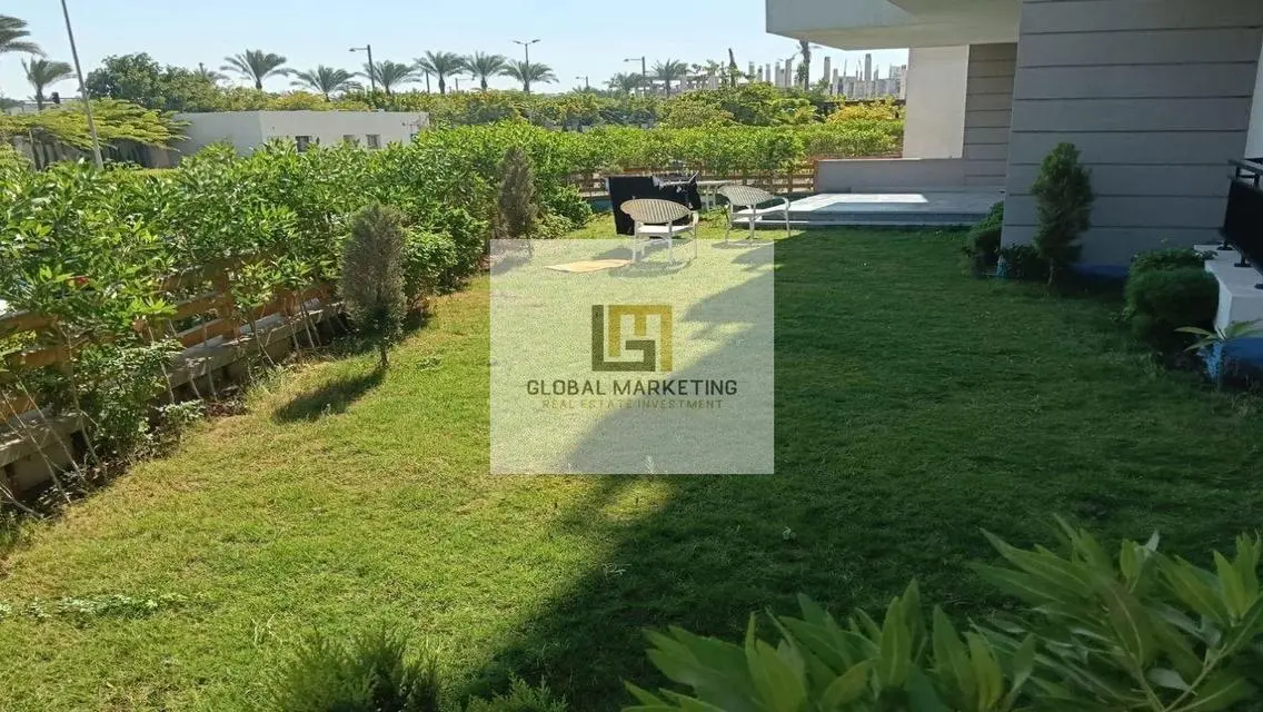 Ultra modern furnished apartment -private Garden