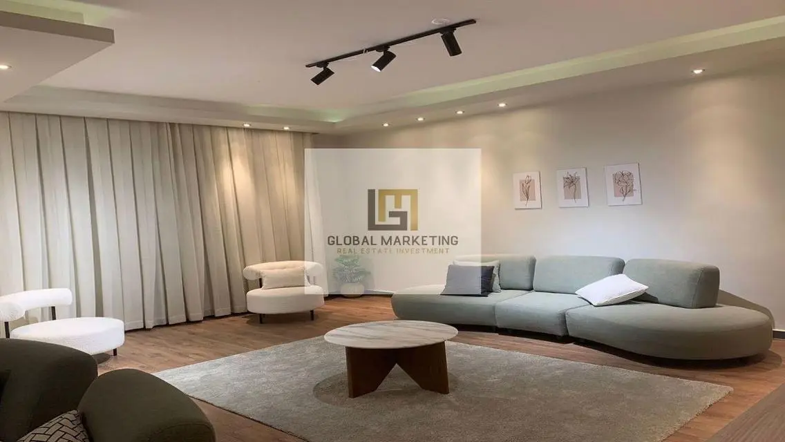 Ultra modern furnished apartment -private Garden