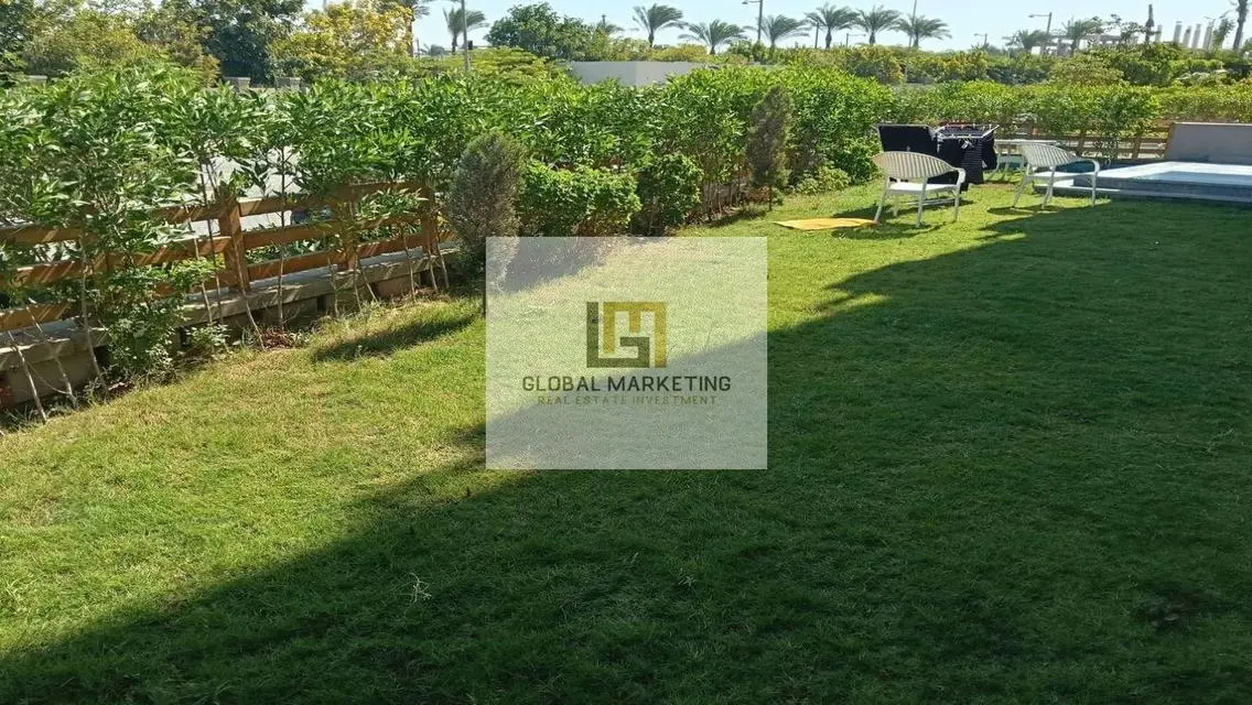 Ultra modern furnished apartment -private Garden