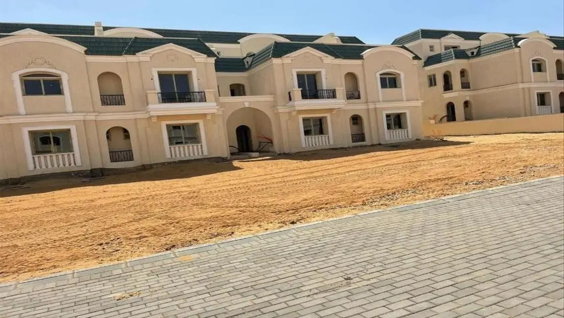 تاون هاوس كورنر للبيع في لافينير موقع مميز جدا