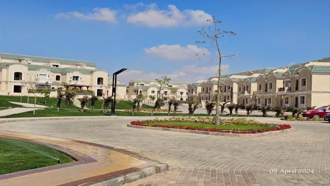 تاون هاوس كورنر للبيع في لافينير موقع مميز جدا