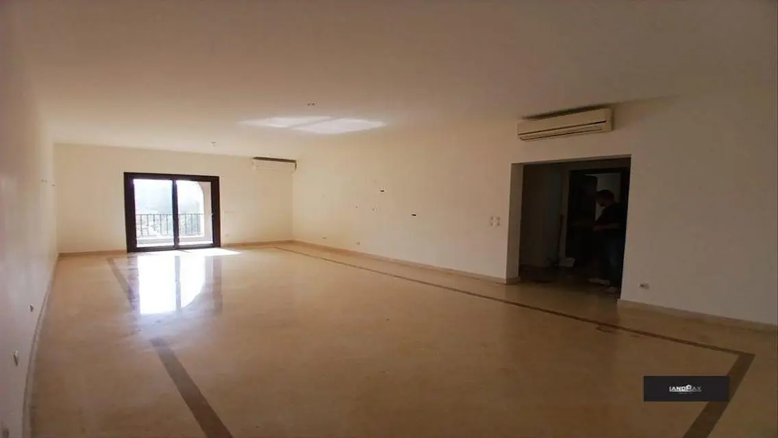 شقة للايجار (كمبوند ميفيدا ) بمطبخ و تكييفات