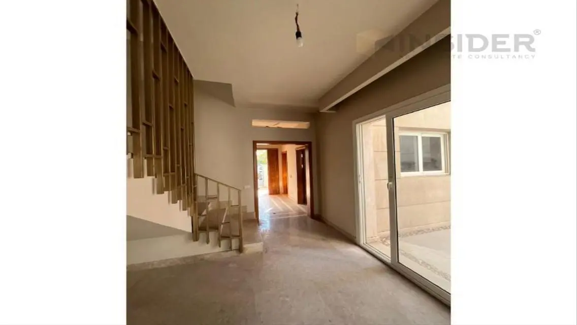 Finished twinhouse, prime location in Sheikh Zayed