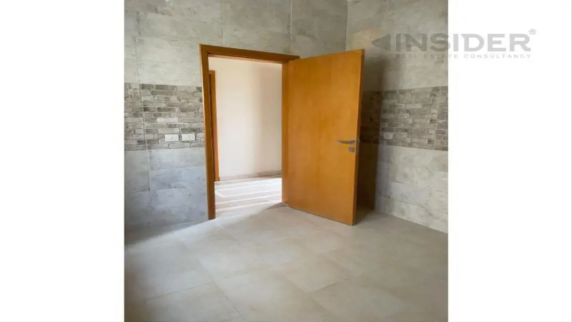 Finished twinhouse, prime location in Sheikh Zayed