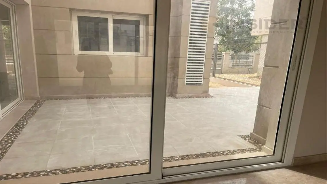Finished twinhouse, prime location in Sheikh Zayed