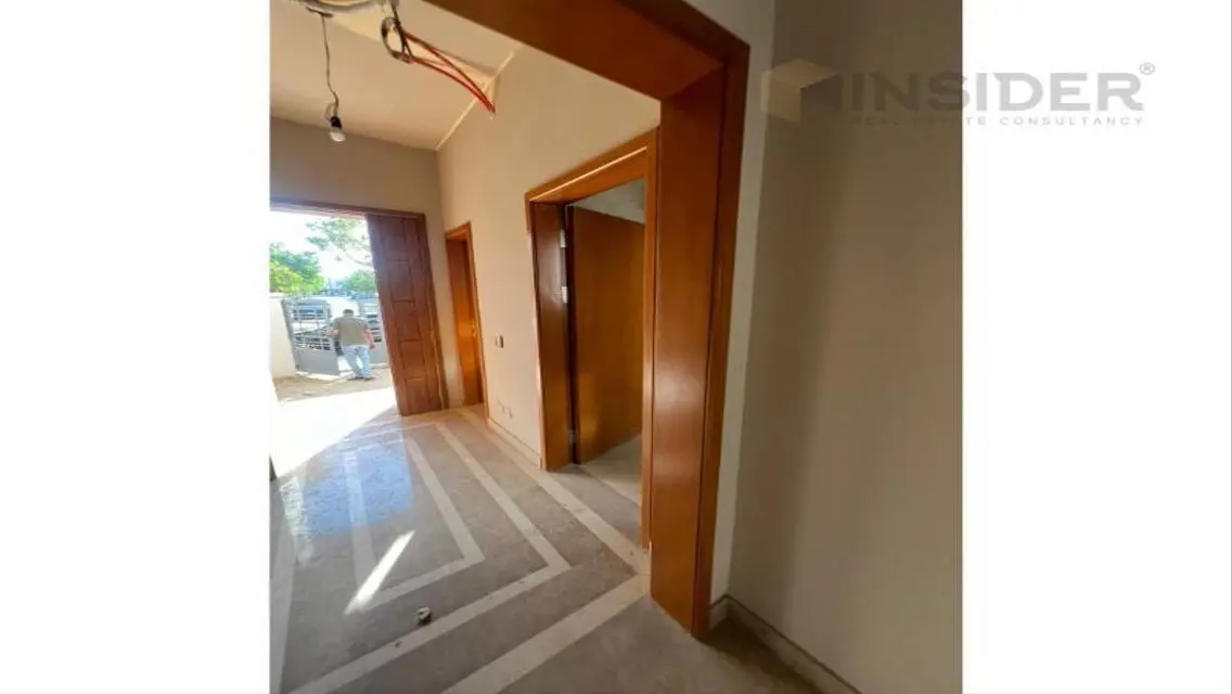 Finished twinhouse, prime location in Sheikh Zayed