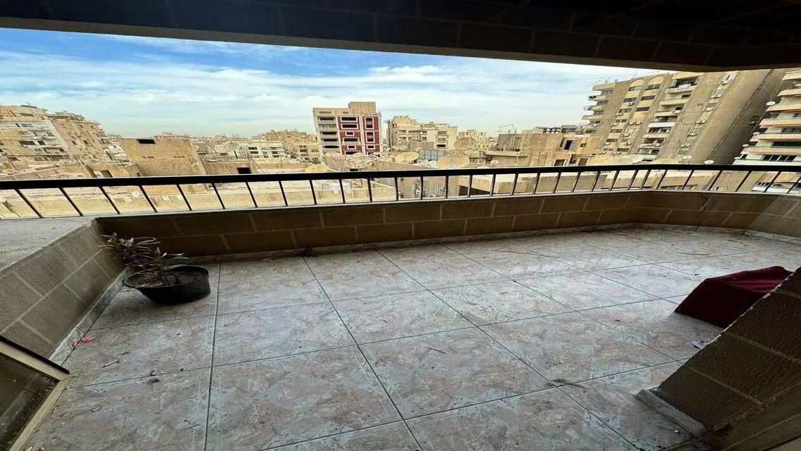 شقه 240 م متشطبه للبيع فى ارض الجولف مصر الجديده .