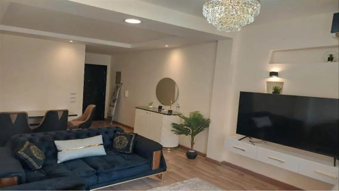 شقه للايجار مفروشه فندقى فى كمبوند بالشيخ زايد