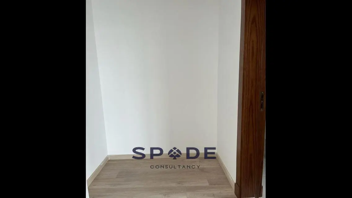 Apartment for rent in Eastown under market price