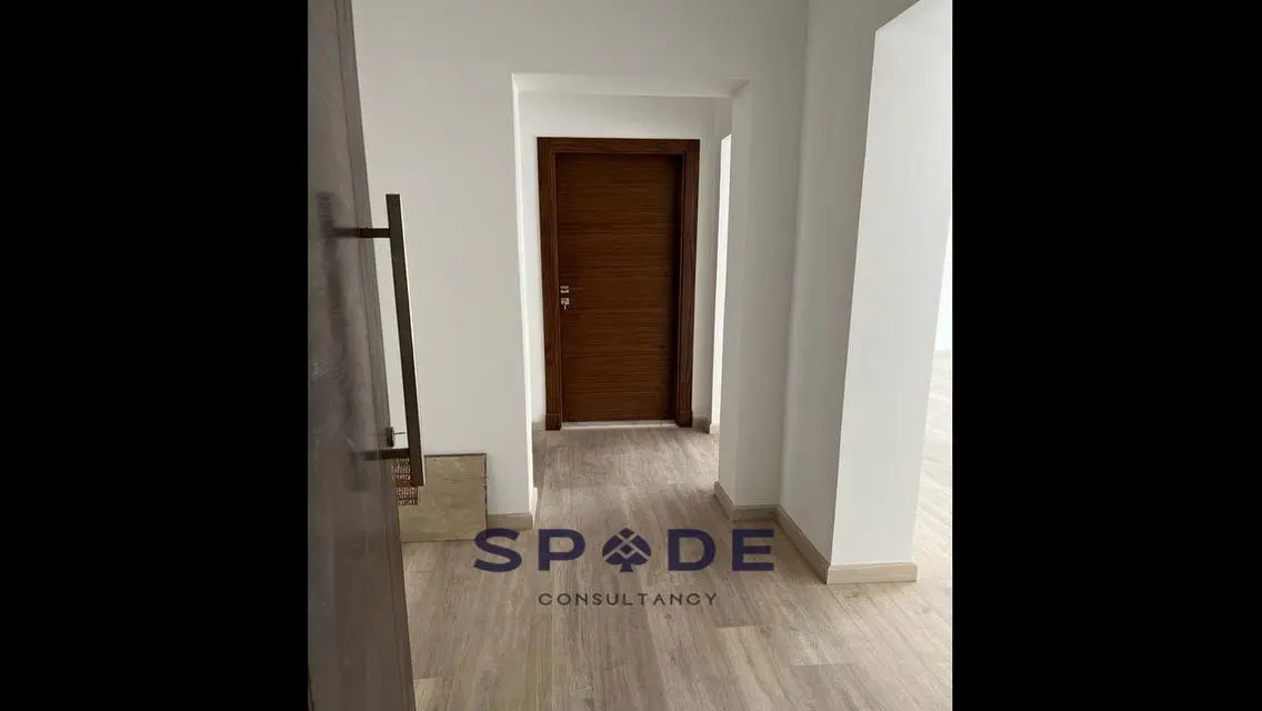 Apartment for rent in Eastown under market price
