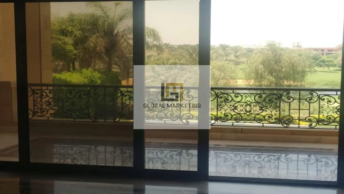 فيلا فيو مميز علي الجولف ب قطامية ديونز للايجار