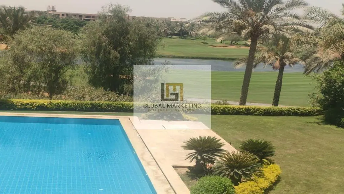 فيلا فيو مميز علي الجولف ب قطامية ديونز للايجار