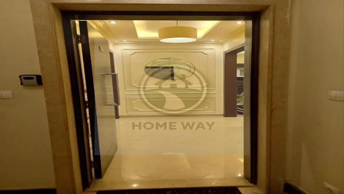 first use apartment / new furniture/prime location