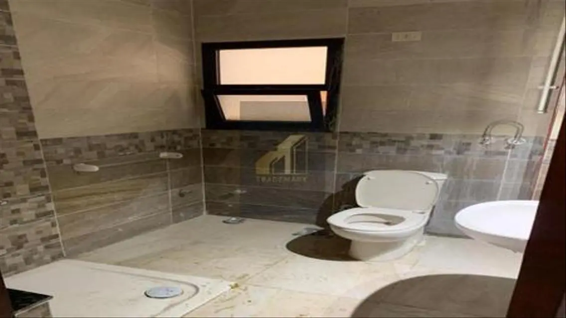 apartment with kitchen and ac\s prime location