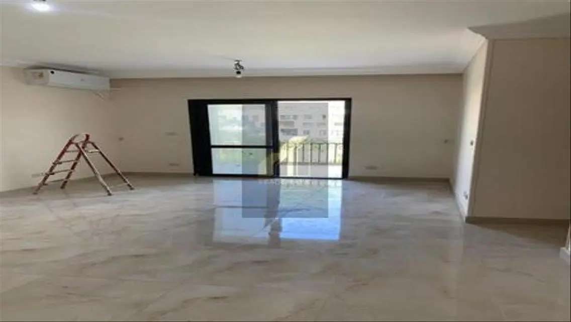 apartment with kitchen and ac\s prime location