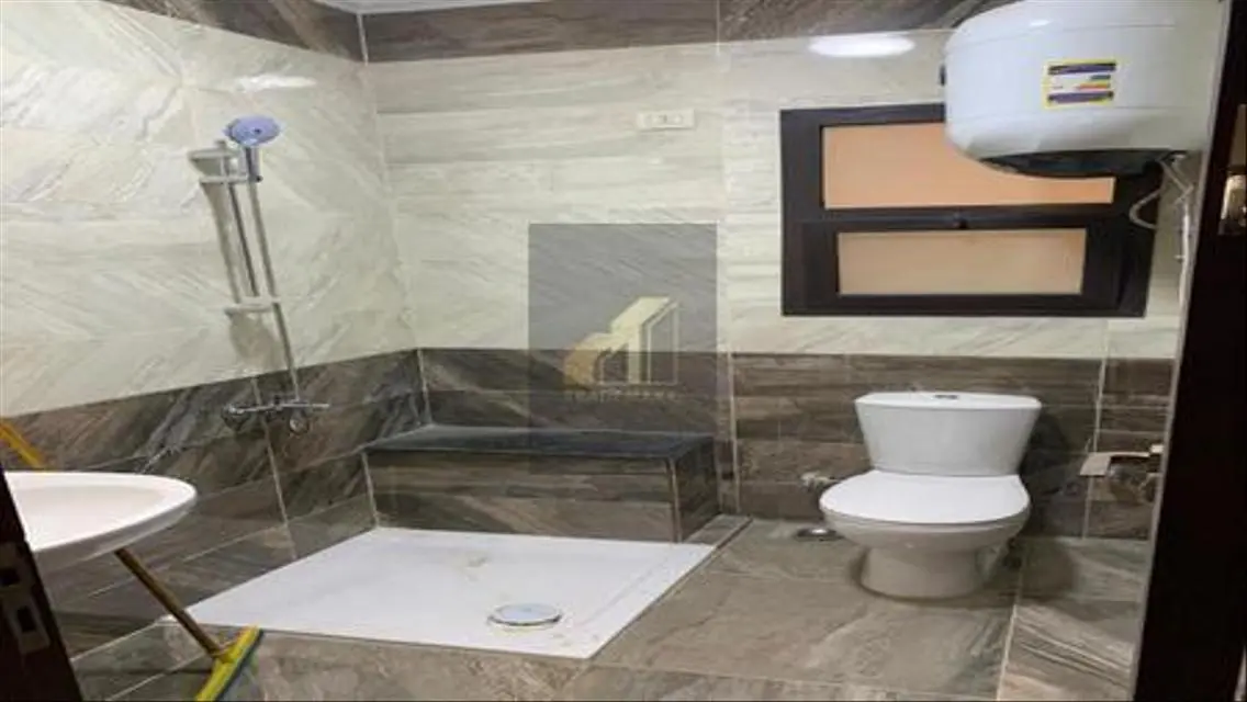 apartment with kitchen and ac\s prime location