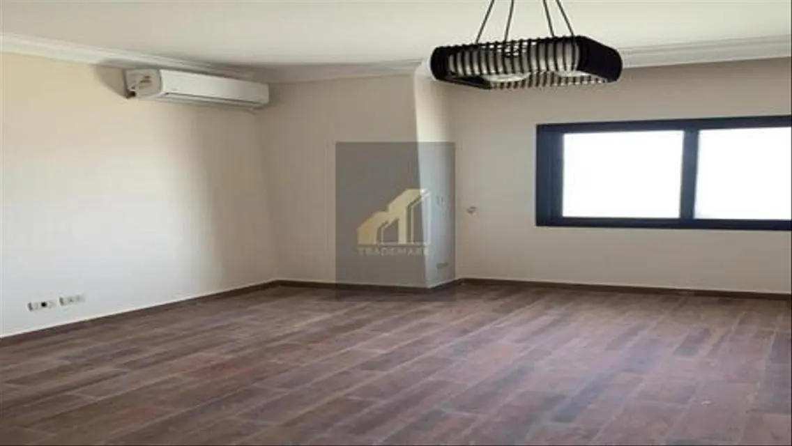 apartment with kitchen and ac\s prime location