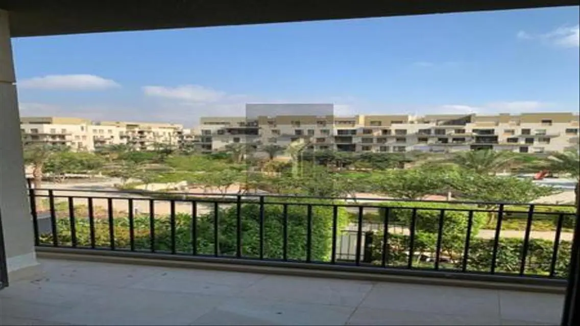 apartment with kitchen and ac\s prime location
