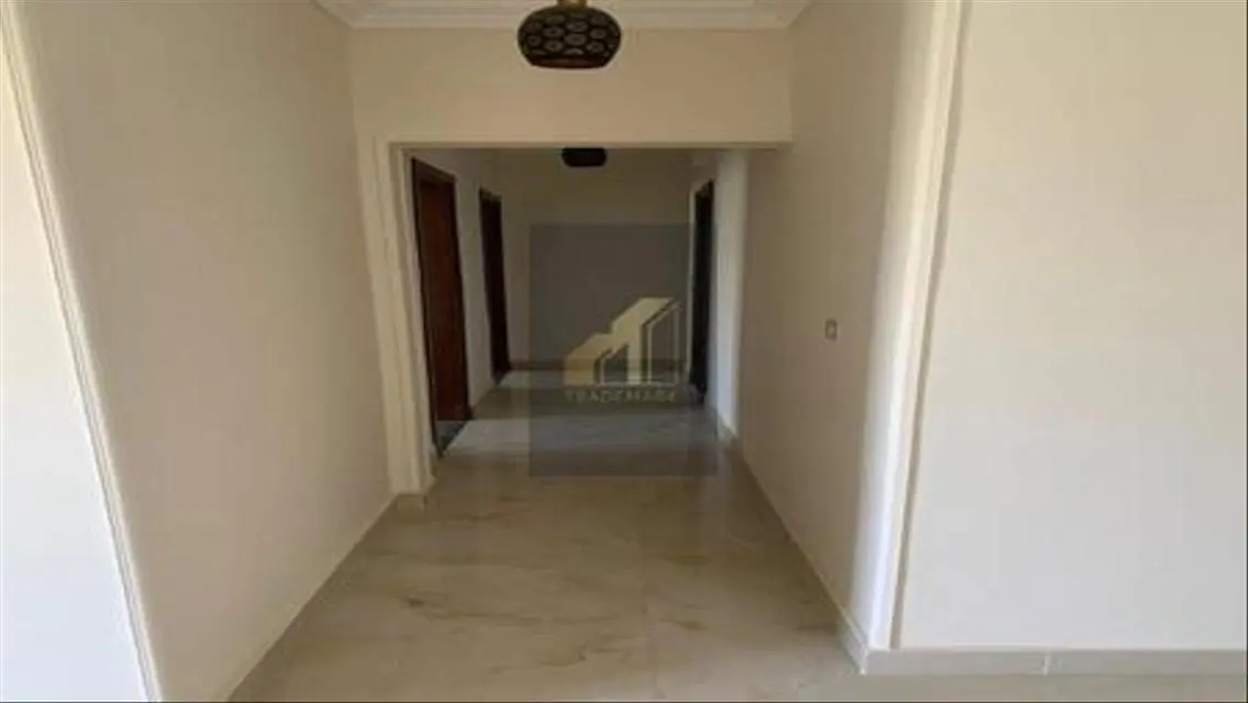 apartment with kitchen and ac\s prime location