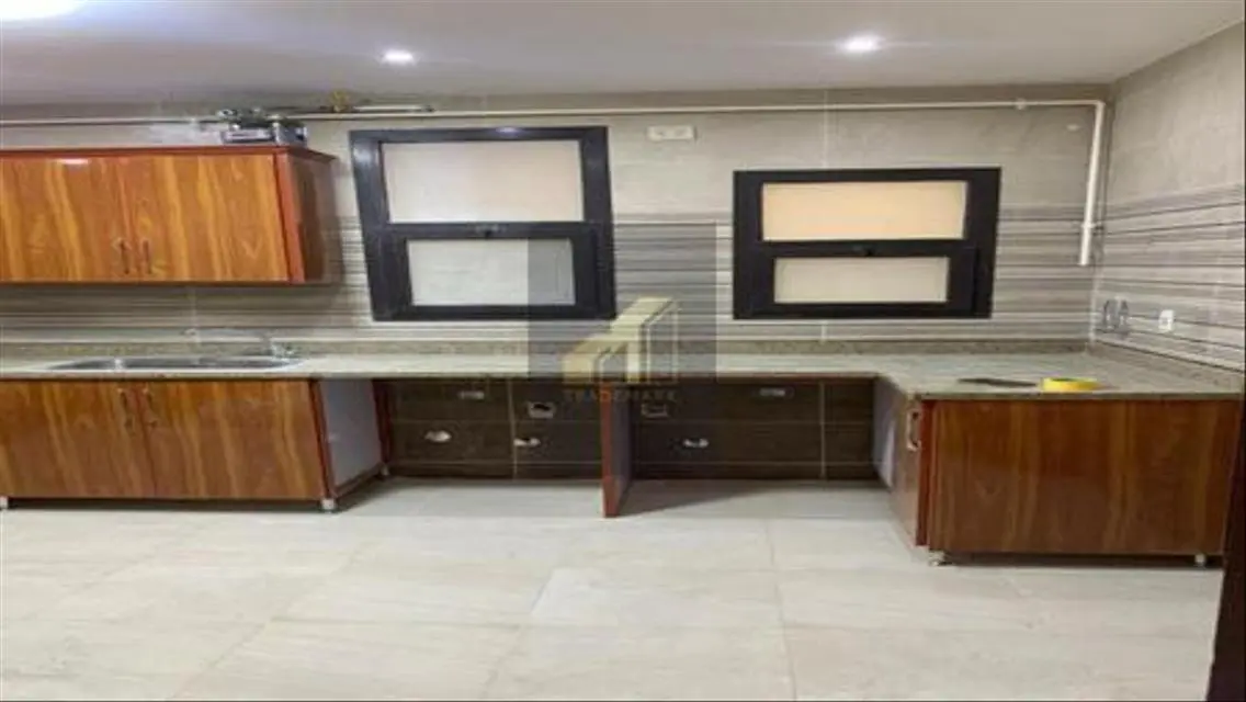 apartment with kitchen and ac\s prime location