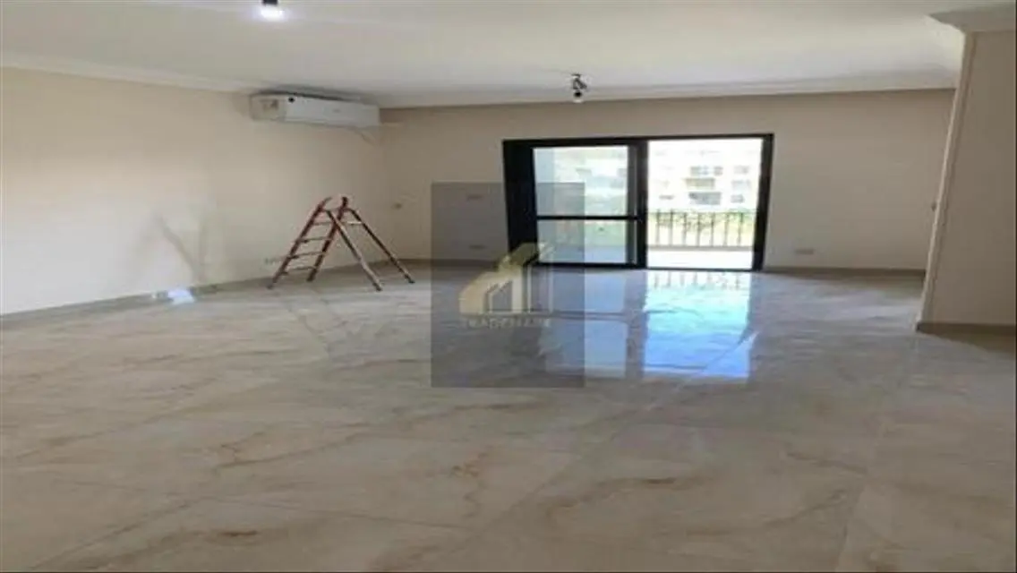 apartment with kitchen and ac\s prime location