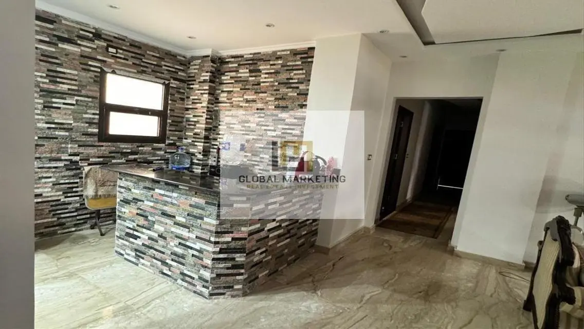 apartment super lux fully furnished in Eastown .