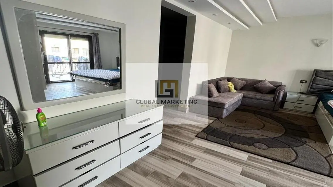 apartment super lux fully furnished in Eastown .