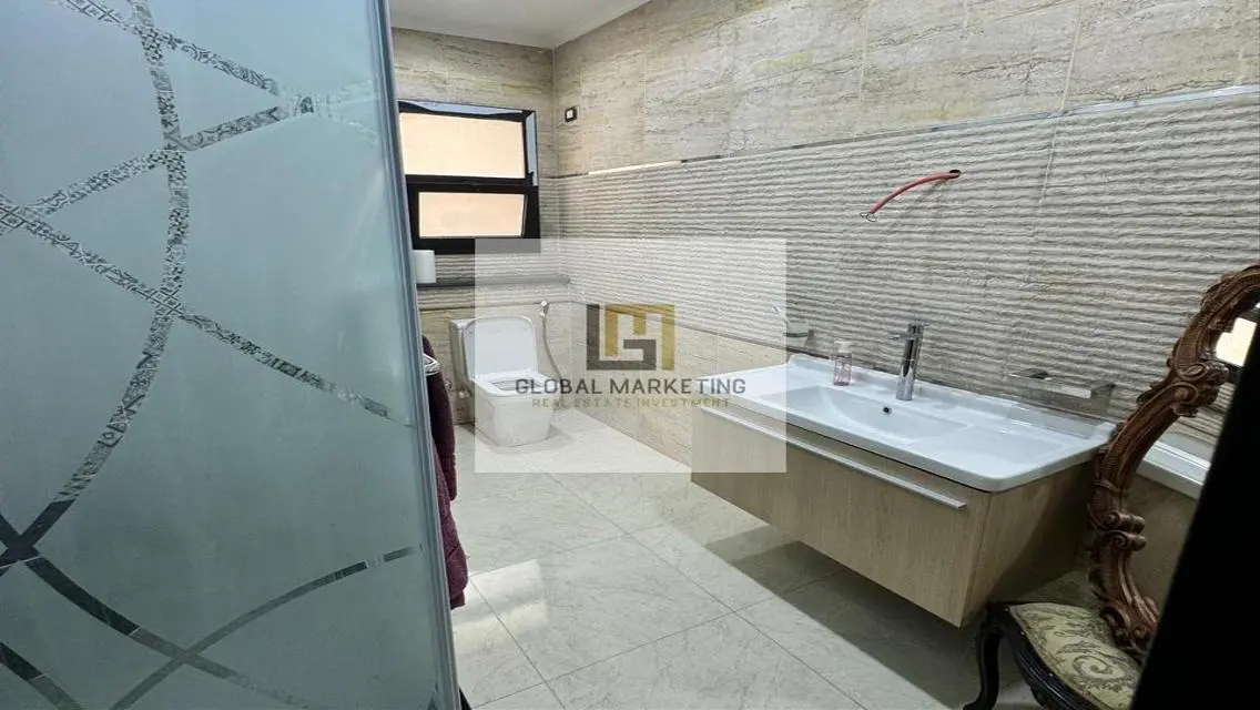 apartment super lux fully furnished in Eastown .