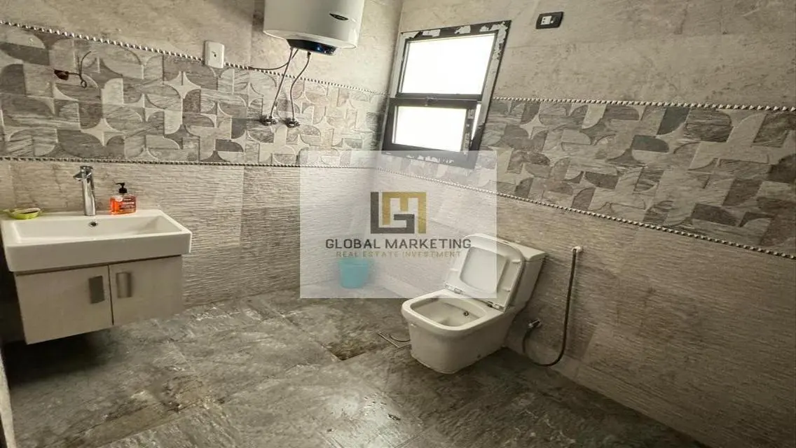 apartment super lux fully furnished in Eastown .