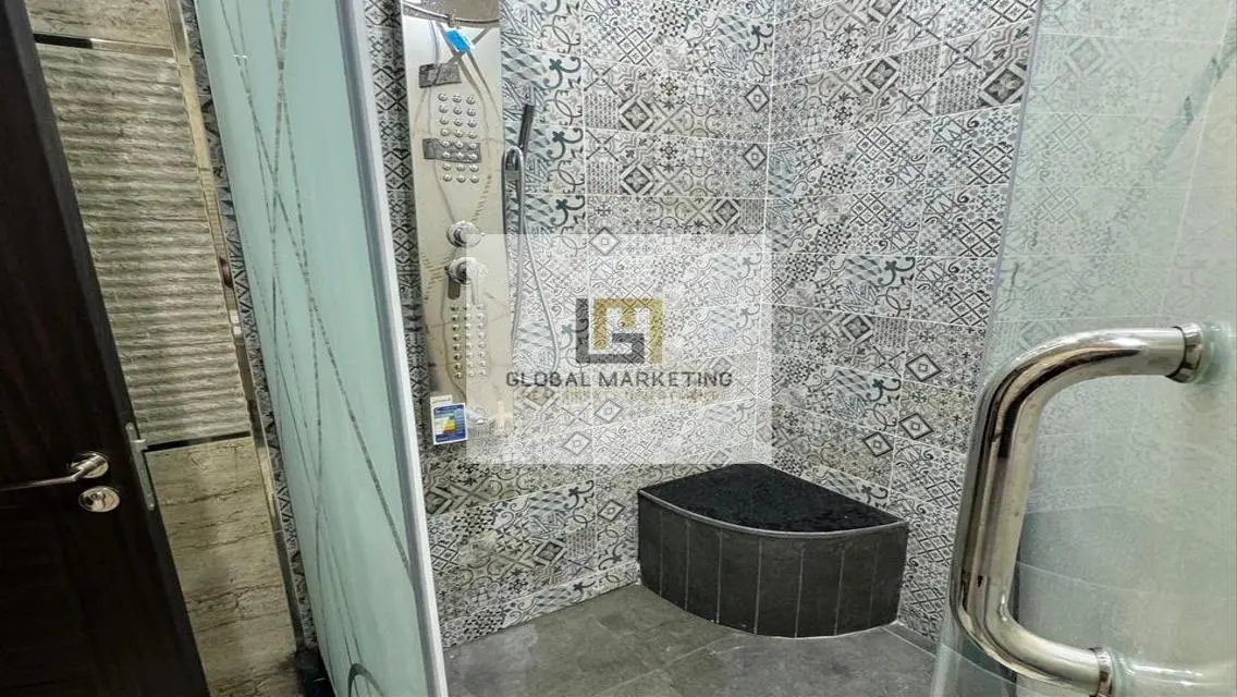 apartment super lux fully furnished in Eastown .