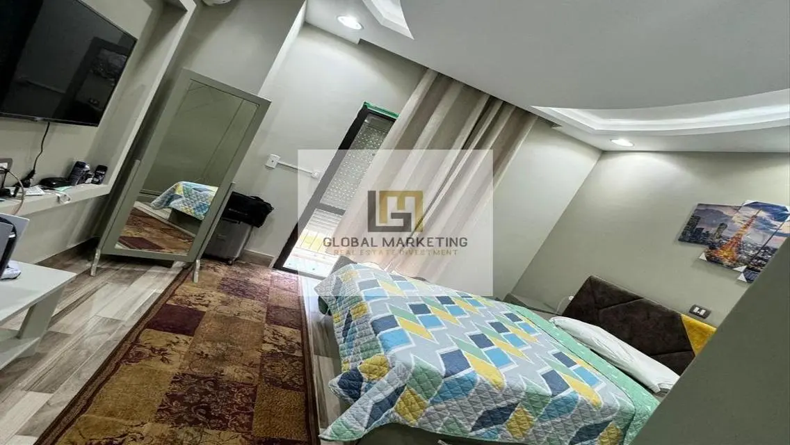 apartment super lux fully furnished in Eastown .