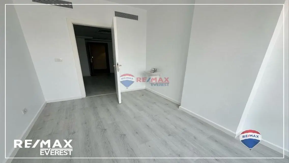 Clinic 61m for rent in Arkan medical