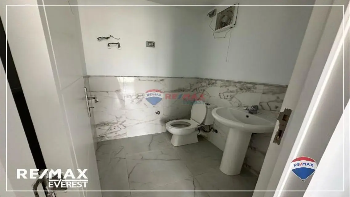 Clinic 61m for rent in Arkan medical