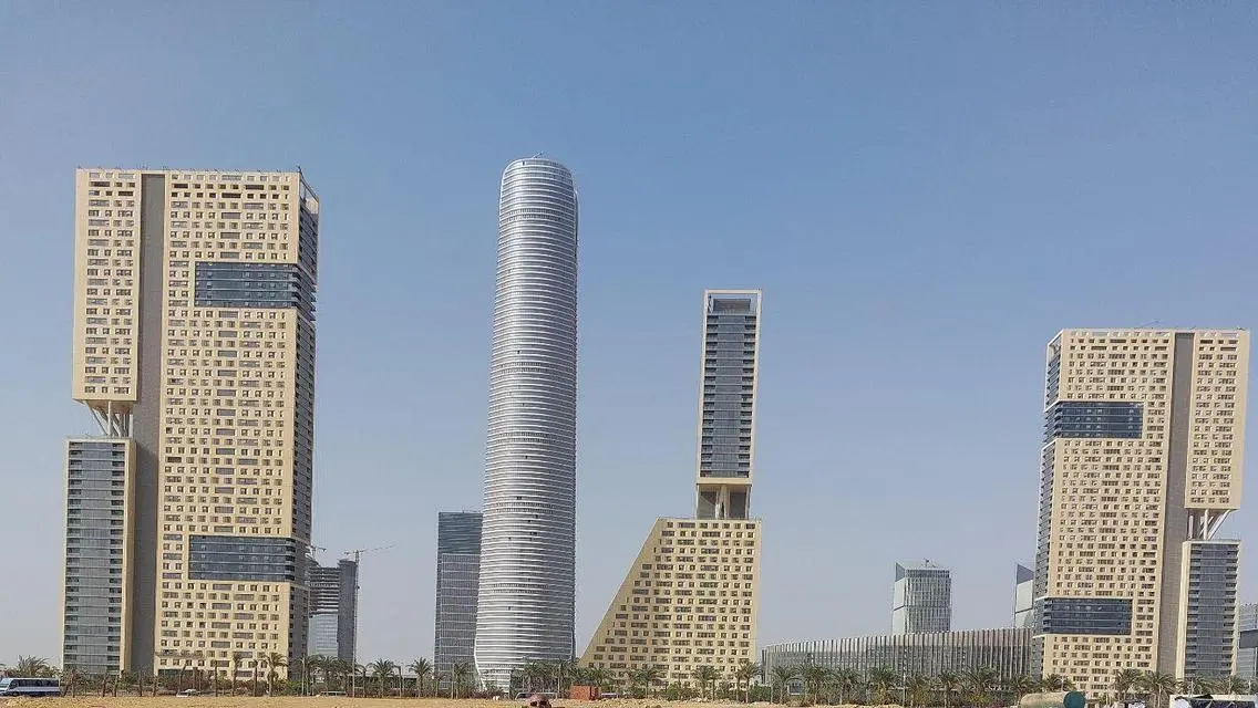 محل ف العاصمة الادارية شارع رئيسي مقدم 250 الف