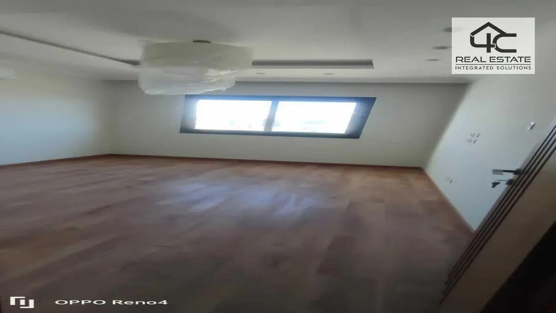 Villa corner 250m 4room fully finished Hyde Park