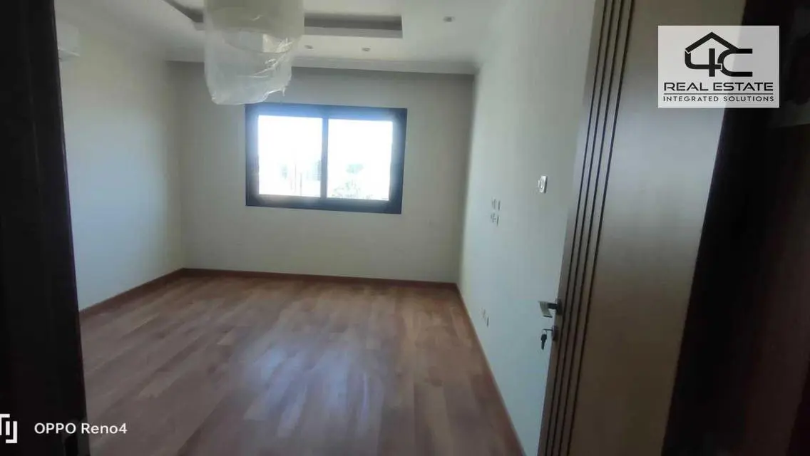Villa corner 250m 4room fully finished Hyde Park
