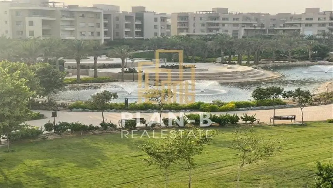 للايجار ارضي بحديقه في امبرفيل نيو جيزة (ليك فيو)