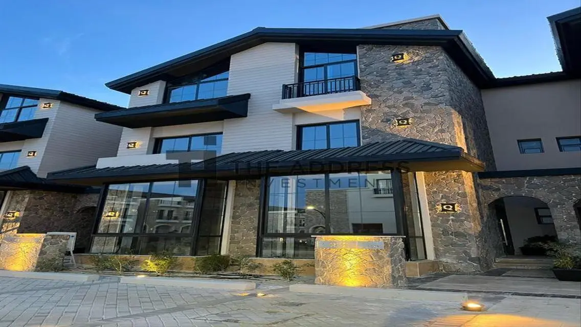 Townhouse finished prime location installment 12y
