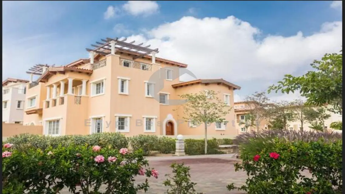 a Separate Villa For Sale in Hyde Park 325 Sqm