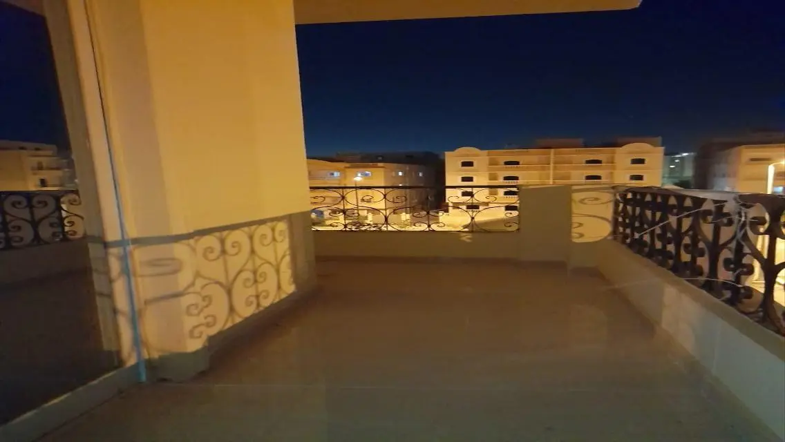 شقة فاخرة للإيجار بمساحة 5500 متر