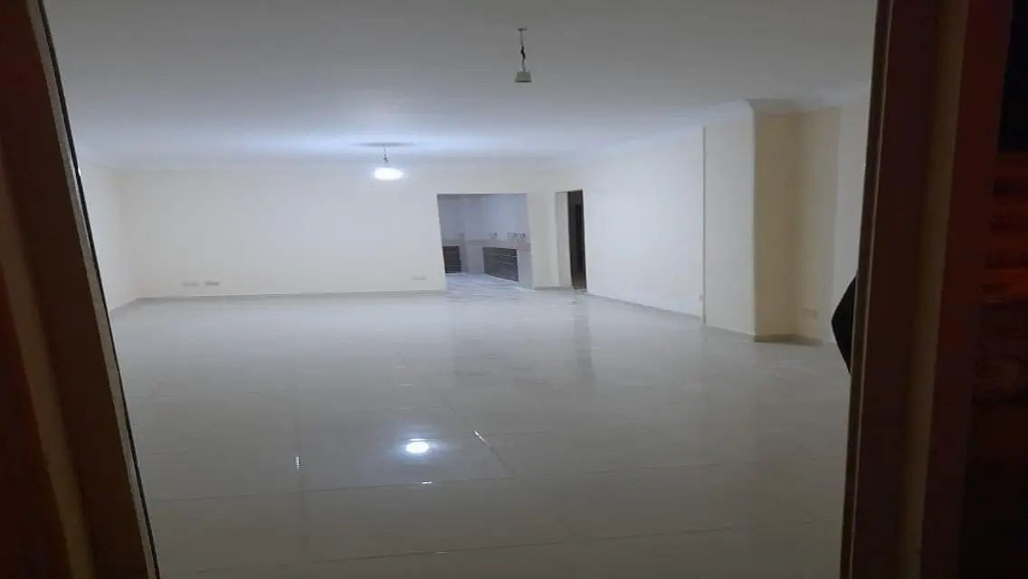 شقة فاخرة للإيجار بمساحة 5500 متر