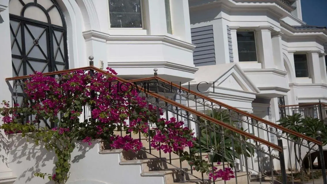 Corner 3 Bedroom + Garden - MV I-City October