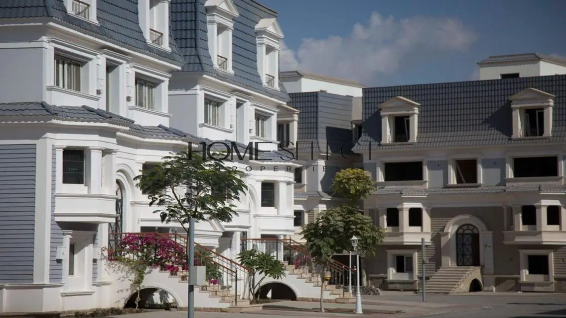 Corner 3 Bedroom + Garden - MV I-City October